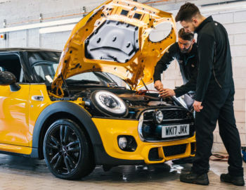 Замена масла в двигателе MINI