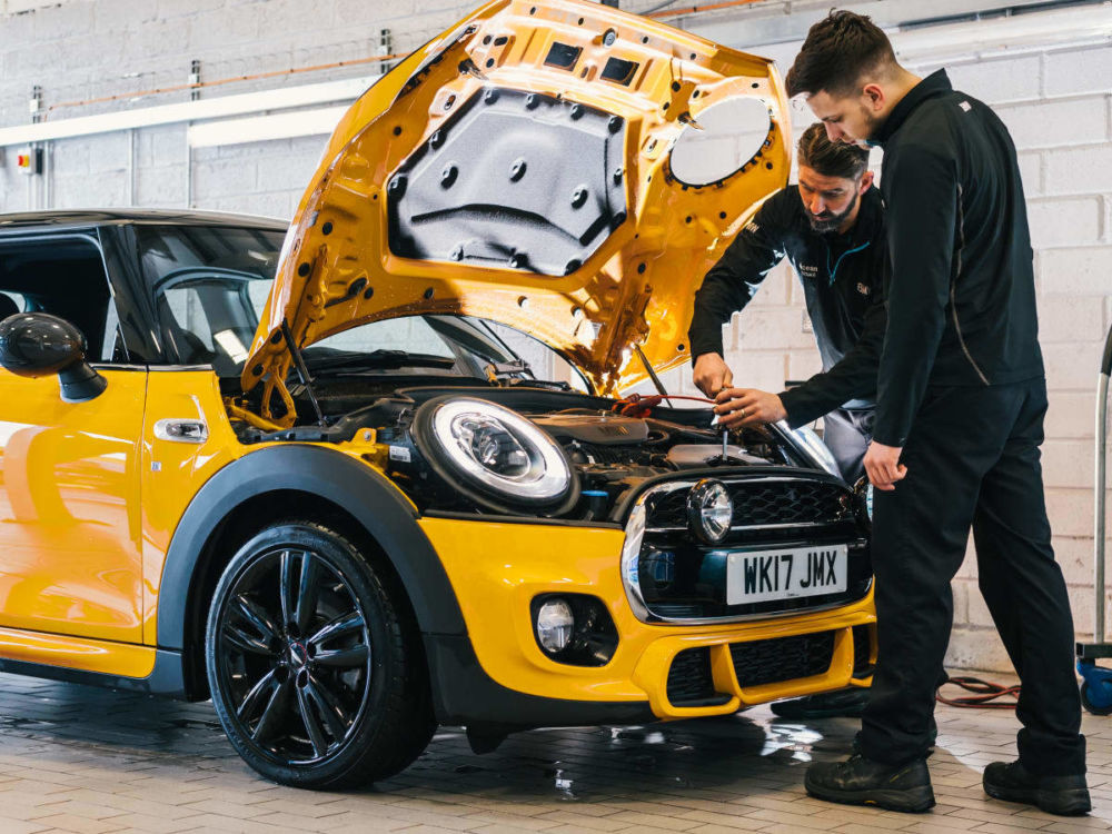 Замена масла в двигателе MINI